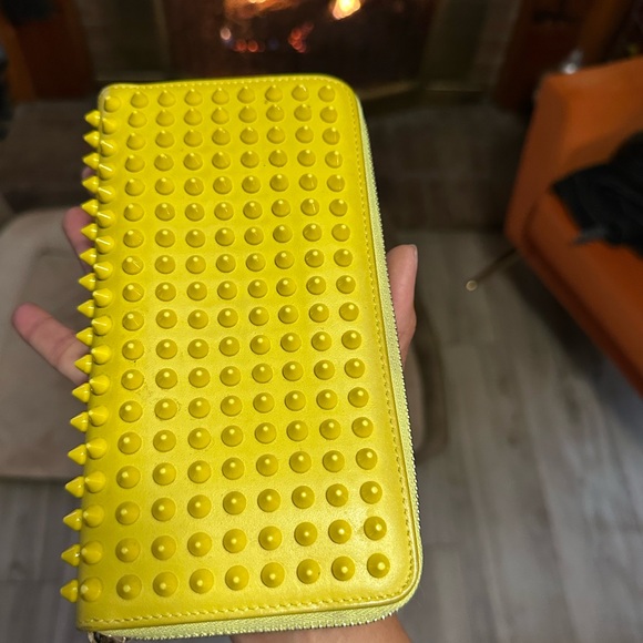 Christian Louboutin - Picture 10 of 12